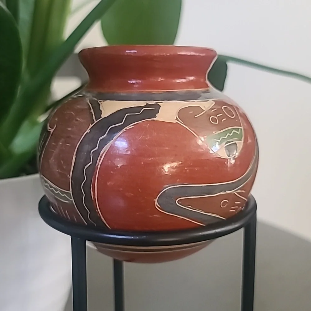 Nicaraguan Exotic Clay Art Pottery Vase Hand Carved With Stand